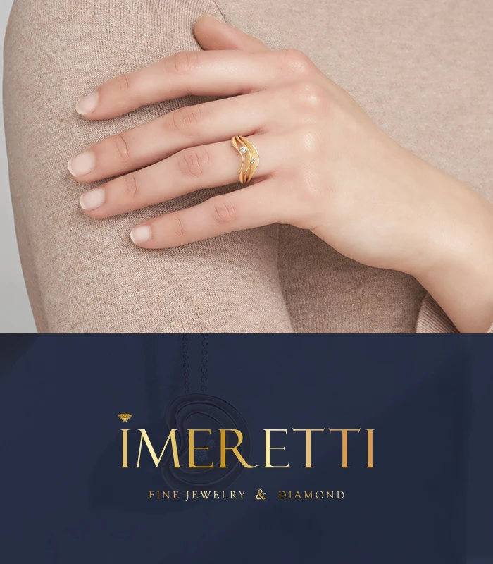 IMERETTI — טבעת זהב בעיצוב גלי על יד של דוגמנית
