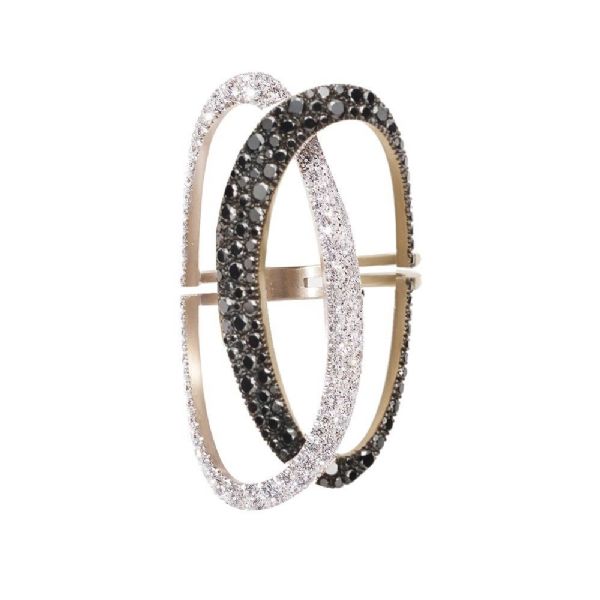 BLACK AND WHITE RING טבעת זהב צהוב עם יהלומים