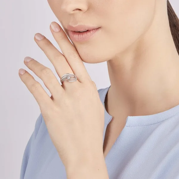 RING VELAA STAR טבעת זהב שחור עם יהלומים